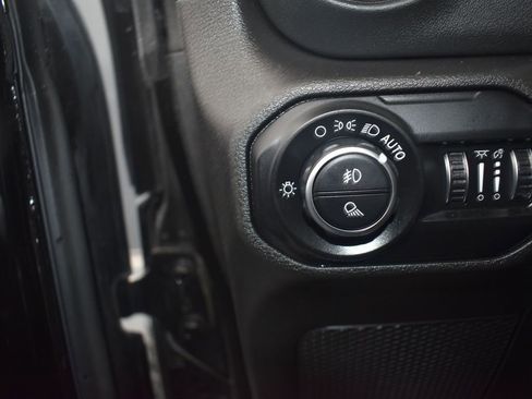 Used 2021 Jeep Gladiator Overland image 19