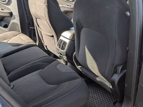 Used 2016 Jeep Cherokee Latitude w/ Cold Weather Group AWD/4WD image 21