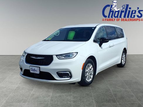 Used 2024 Chrysler Pacifica Touring-L FWD image 1