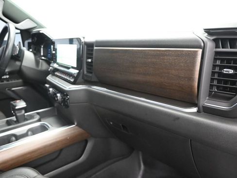 Used 2025 Chevrolet Silverado 1500 High Country w/ Technology Package AWD/4WD image 26