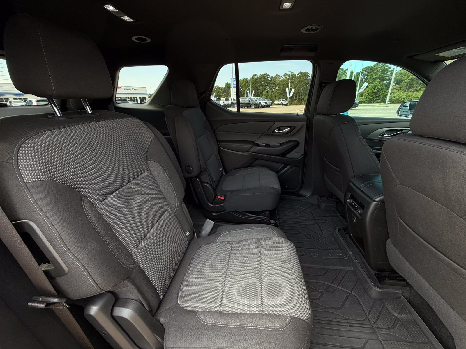 Used 2023 Chevrolet Traverse LT FWD image 29