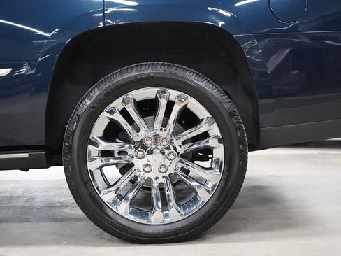 Used 2020 Cadillac Escalade Premium Luxury RWD image 39