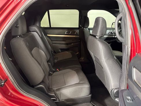 Used 2019 Ford Explorer XLT FWD image 15