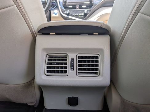 Used 2022 Toyota Camry XLE FWD image 27