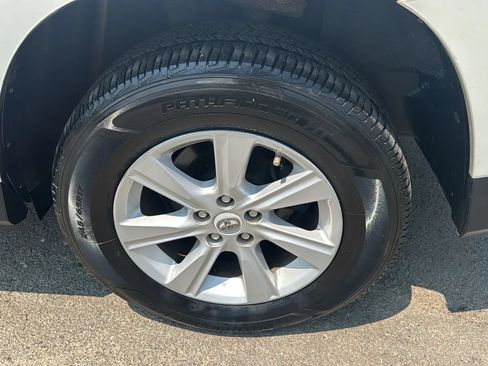 Used 2012 Toyota Highlander SE w/ Tow Pkg FWD image 37