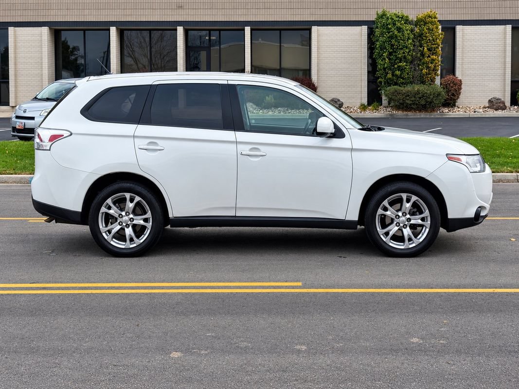Used 2014 Mitsubishi Outlander SE FWD image 8