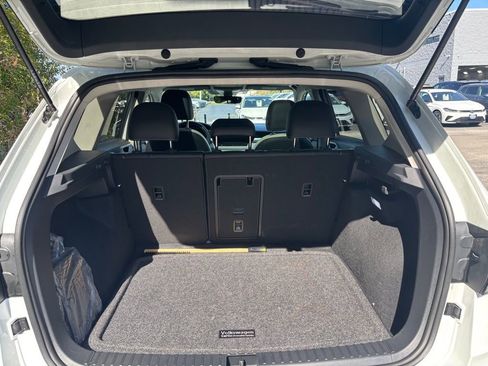 Certified 2025 Volkswagen Taos SE image 22