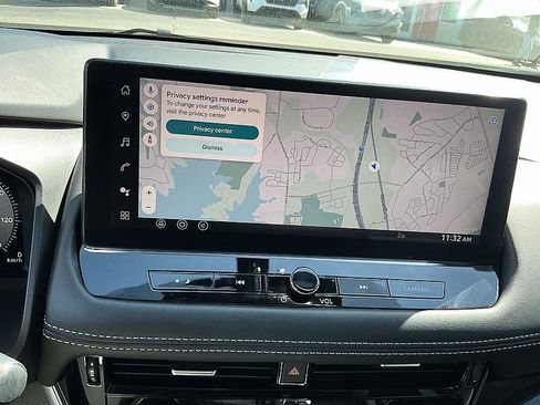 Used 2025 Nissan Rogue SL image 18