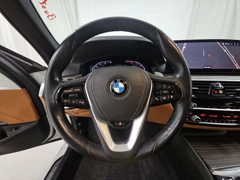 Used 2023 BMW 530i xDrive w/ Premium Package image 10
