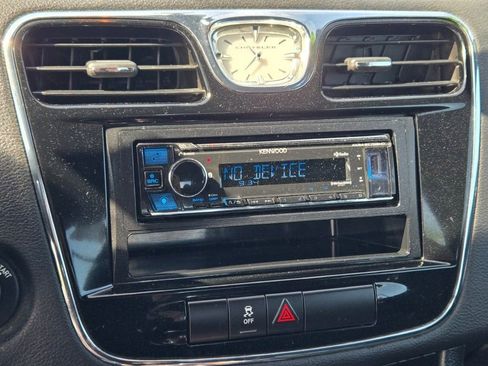 Used 2011 Chrysler 200 Touring FWD image 18