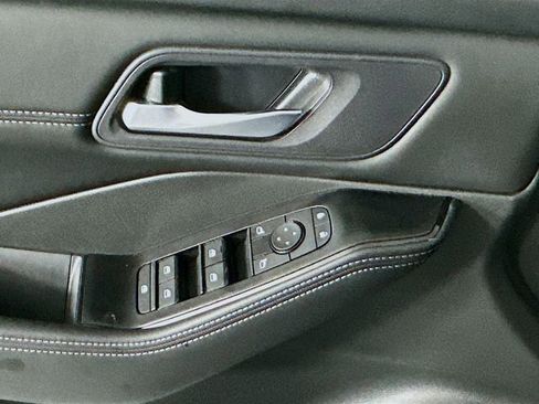 Certified 2024 Nissan Rogue SV w/ SV Premium Package FWD image 18