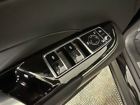 Used 2024 Cadillac Lyriq Luxury AWD/4WD image 11