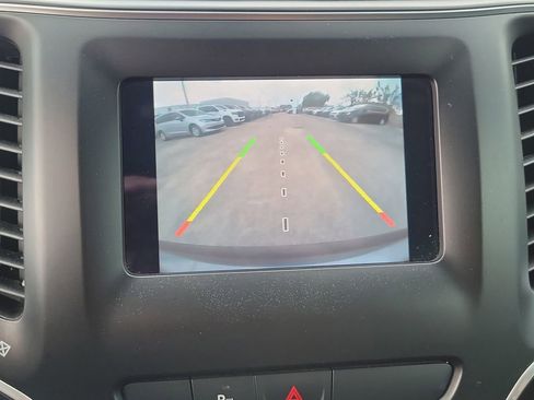 Used 2020 Jeep Cherokee Latitude Plus FWD image 27