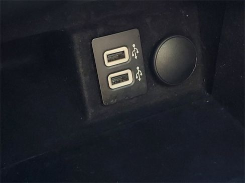 Used 2019 Lincoln Continental Reserve image 29