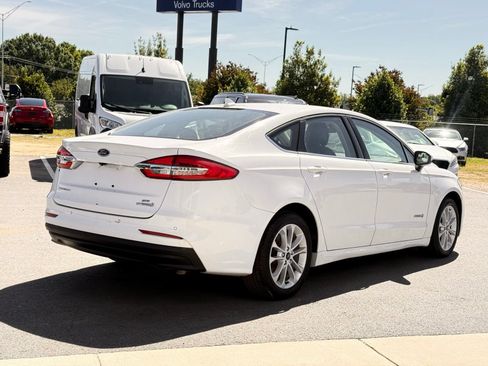 Used 2019 Ford Fusion SE FWD image 6