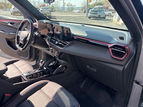Used 2025 Chevrolet TrailBlazer RS AWD/4WD image 36