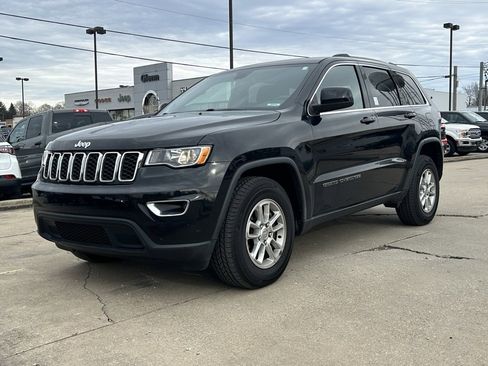 Used 2018 Jeep Grand Cherokee Laredo image 2