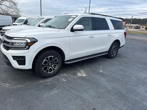 Used 2023 Ford Expedition Max XLT image 11