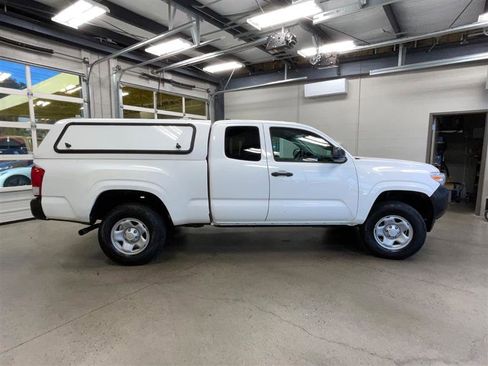 Used 2019 Toyota Tacoma SR image 6
