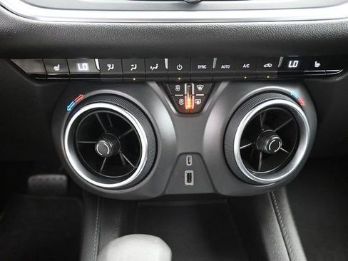 Used 2021 Chevrolet Blazer LT AWD/4WD image 18