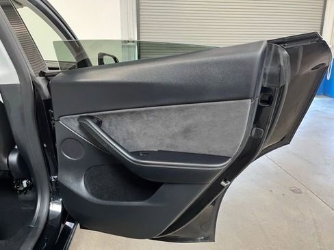 Used 2025 Tesla Model Y Long Range RWD image 15