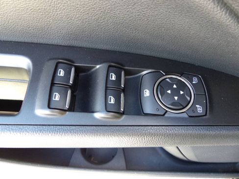 Used 2018 Ford Fusion SE w/ Fusion SE Technology Package FWD image 21