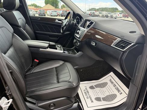 Used 2015 Mercedes-Benz GL 450 4MATIC image 32
