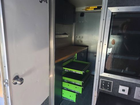 Used 2016 Ford E-450 and Econoline 450 Super Duty image 19