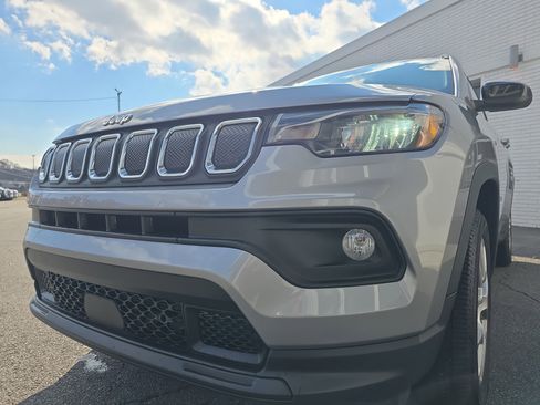 Used 2022 Jeep Compass Latitude image 12