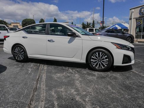 Used 2025 Nissan Altima 2.5 SV FWD image 8