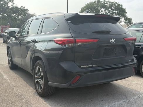 Used 2023 Toyota Highlander XLE FWD image 7