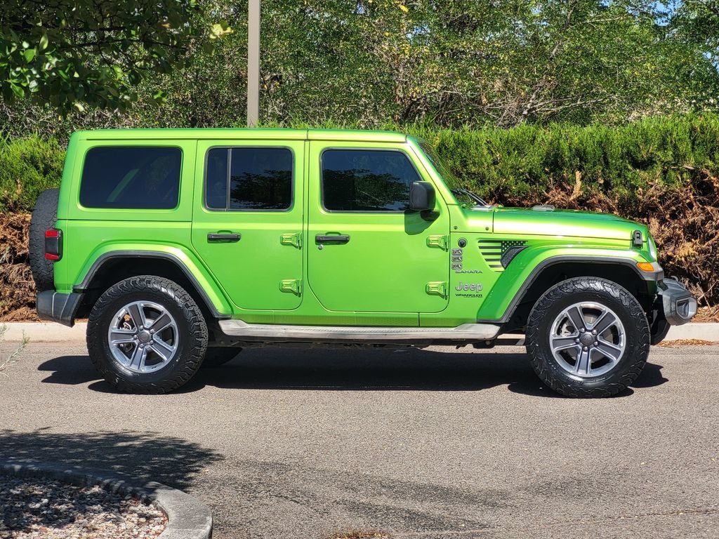 Used 2018 Jeep Wrangler Unlimited Sahara AWD/4WD image 4