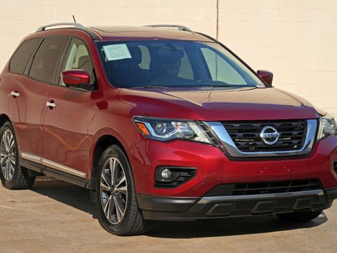 Used 2017 Nissan Pathfinder Platinum w/ Family Entertainment Package AWD/4WD image 57