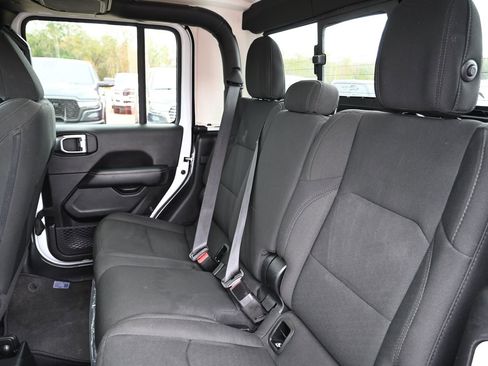 Used 2023 Jeep Gladiator Overland image 19