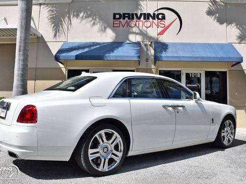 Used 2015 Rolls-Royce Ghost image 12