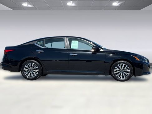 Used 2025 Nissan Altima 2.5 SV FWD image 7