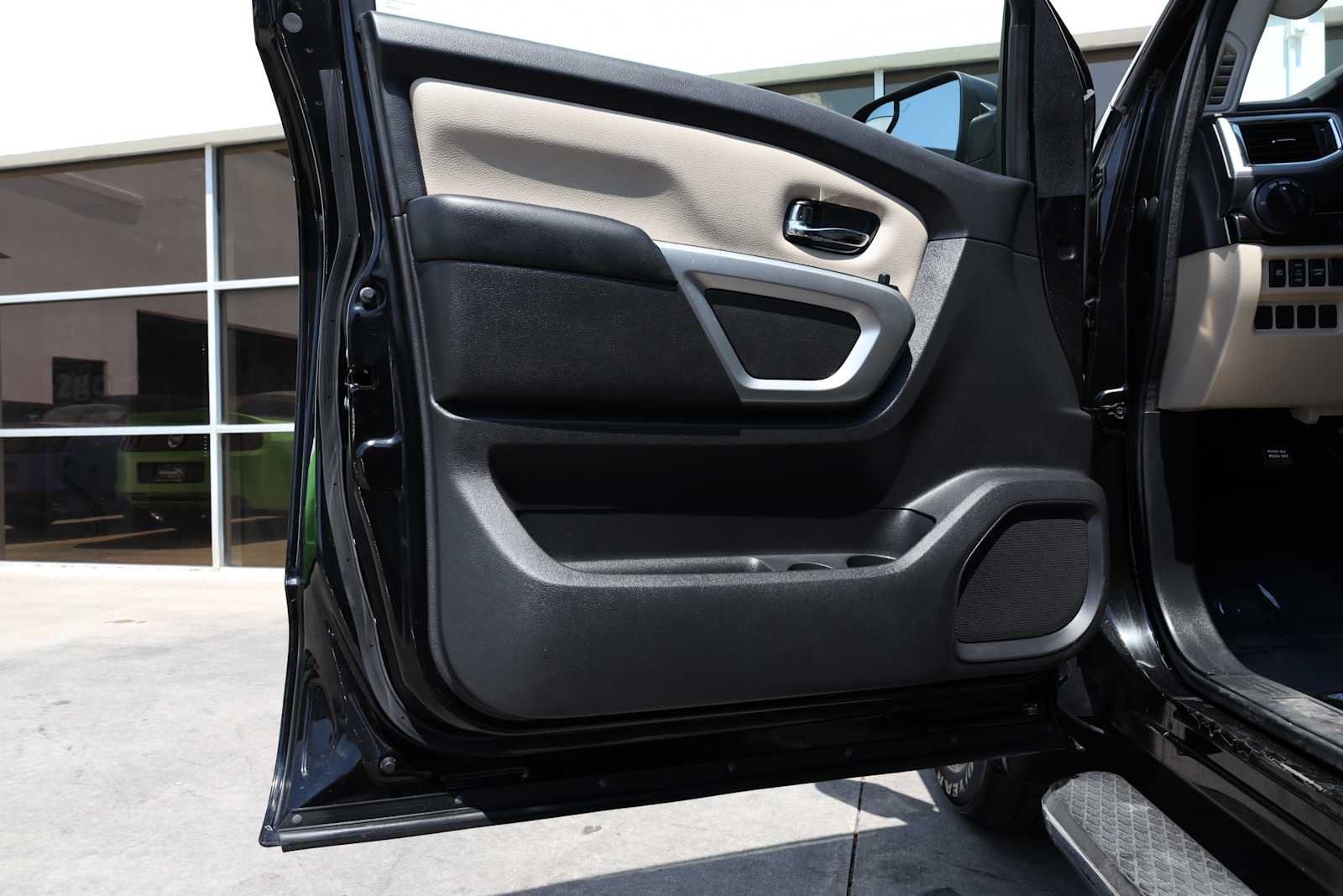 Used 2017 Nissan Titan SV RWD image 42