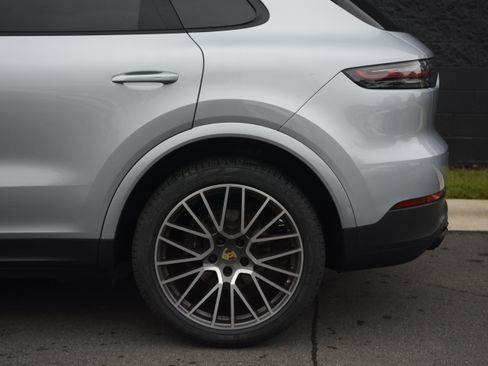 Certified 2023 Porsche Cayenne AWD/4WD image 40