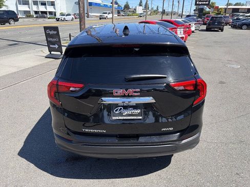 Used 2018 GMC Terrain SLE AWD/4WD image 4