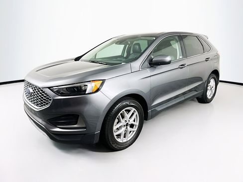 Used 2023 Ford Edge SEL image 3