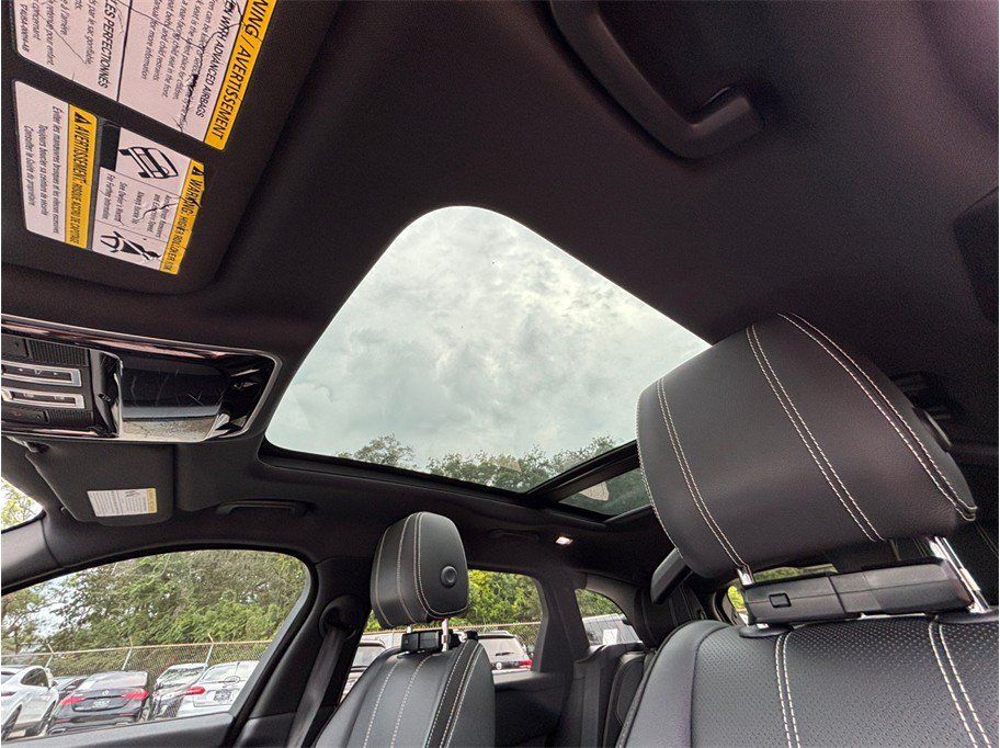 Used 2018 Land Rover Range Rover Velar R-Dynamic SE AWD/4WD image 39