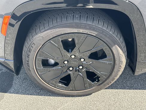 Used 2025 Jeep Wagoneer S Launch Edition image 14