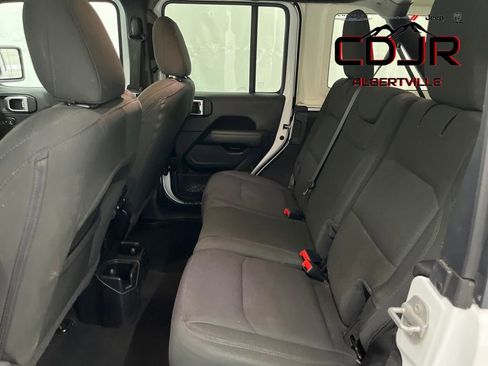 Used 2020 Jeep Wrangler Unlimited Sahara AWD/4WD image 19