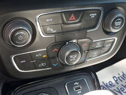 Used 2018 Jeep Compass Limited w/ Navigation Group AWD/4WD image 16