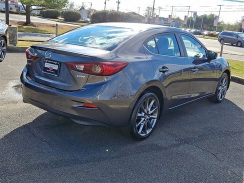 Used 2018 MAZDA MAZDA3 Touring image 5