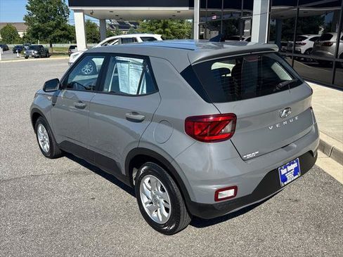 Used 2021 Hyundai Venue SE FWD image 6