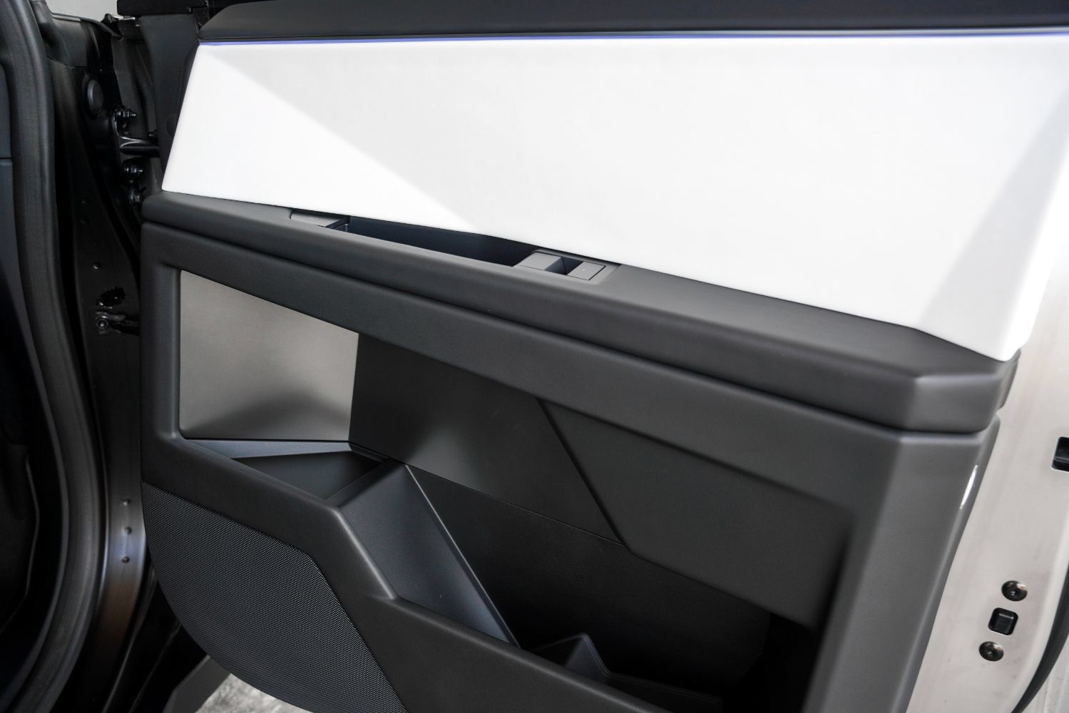 Used 2024 Tesla Cybertruck Cyberbeast AWD/4WD image 35