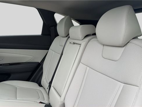 Used 2025 Hyundai Tucson Limited FWD image 18