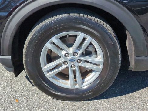 Used 2024 Ford Explorer XLT image 11