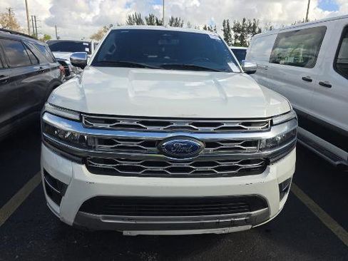 Used 2022 Ford Expedition Platinum image 2